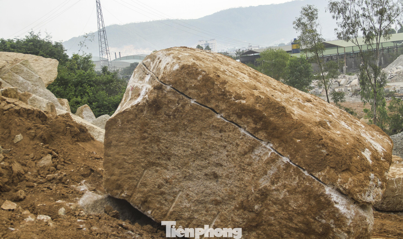 Cận cảnh núi Hòn Chà bị 'băm vằm' trái phép ảnh 2