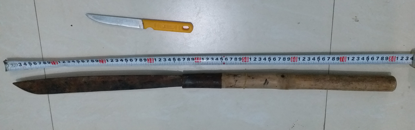 Khởi tố bắt tạm giam chủ quán cà phê vác mã tấu đuổi chém tổ công tác phòng chống COVID-19 ảnh 1