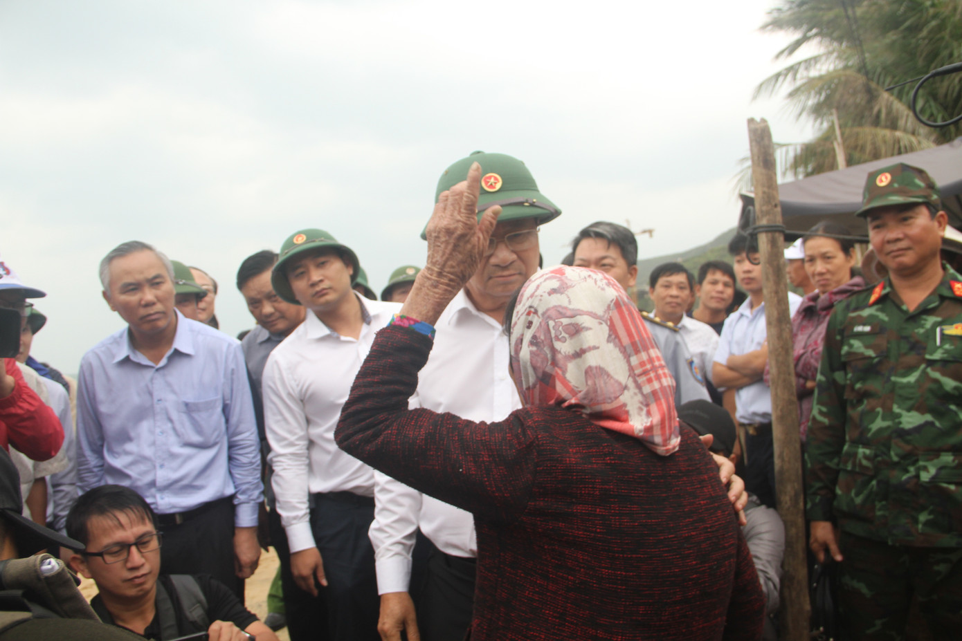 Phó Thủ tướng Trịnh Đình Dũng kiểm tra, chỉ đạo đối phó bão số 6 tại Bình Định ảnh 1