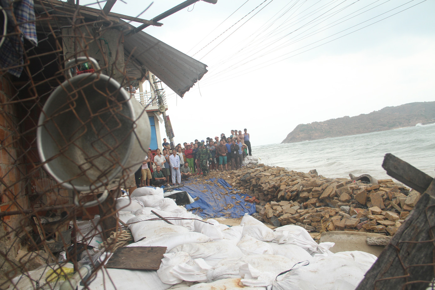 Phó Thủ tướng Trịnh Đình Dũng kiểm tra, chỉ đạo đối phó bão số 6 tại Bình Định ảnh 2