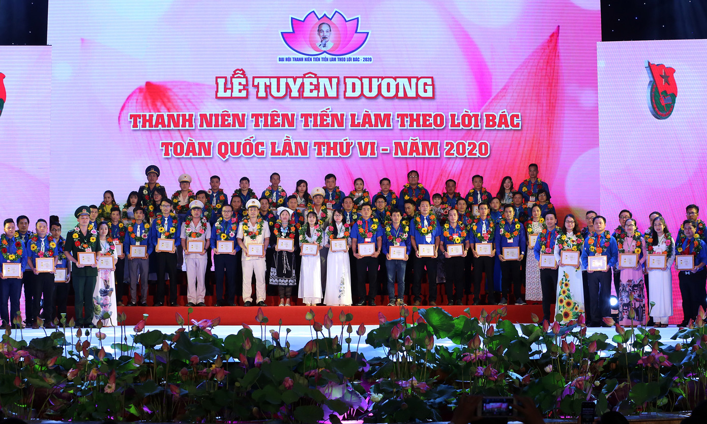 Toàn cảnh lễ tuyên dương các điển hình tiên tiến trong học tập và làm theo lời Bác ảnh 12