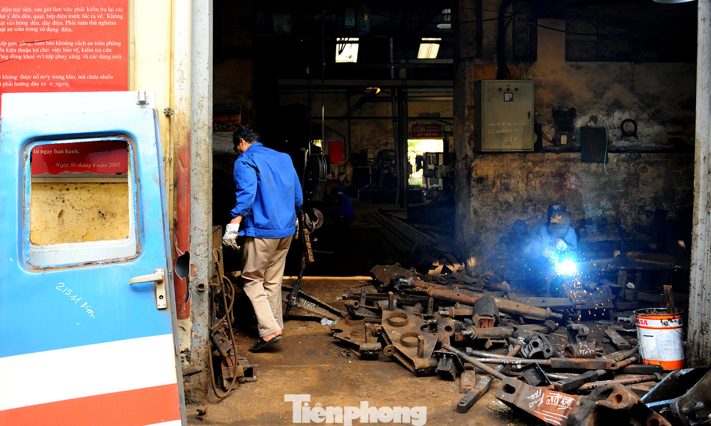 Những suất ăn miễn phí, nhu yếu phẩm trao tặng thanh niên công nhân đường sắt ảnh 6