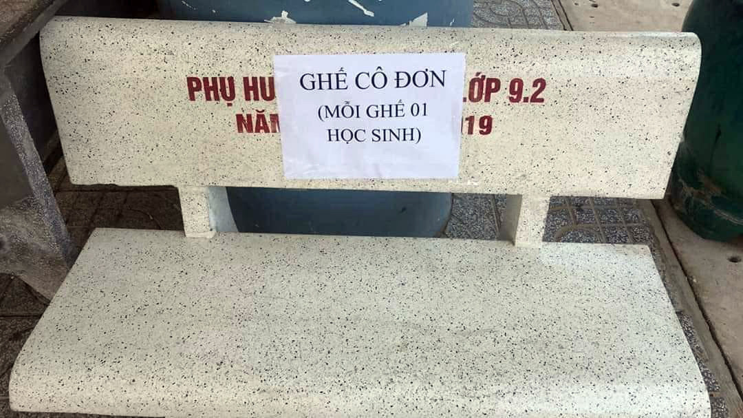 ‘Ghế cô đơn’ và những chuyện thú vị ngày đầu trở lại trường sau dịch COVID-19 ảnh 1