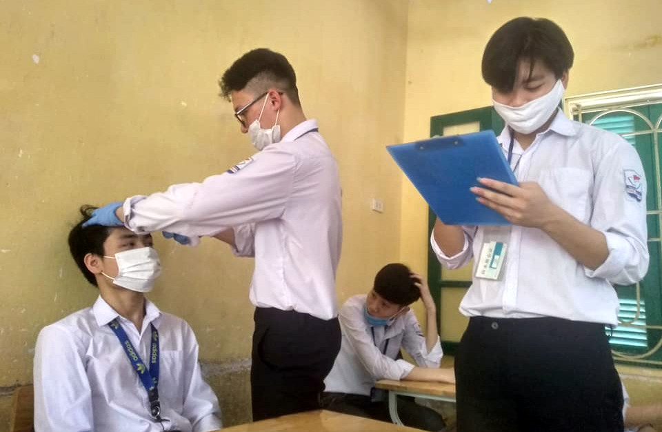 ‘Ghế cô đơn’ và những chuyện thú vị ngày đầu trở lại trường sau dịch COVID-19 ảnh 2