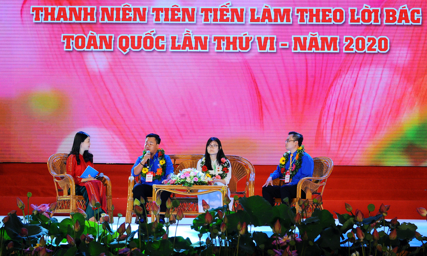 Toàn cảnh lễ tuyên dương các điển hình tiên tiến trong học tập và làm theo lời Bác ảnh 6