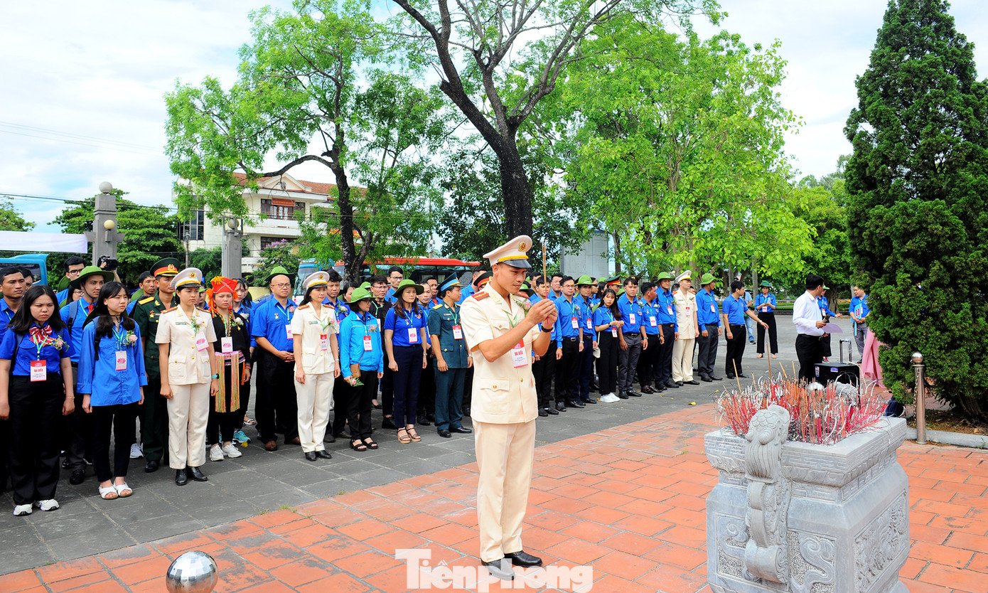 Đại biểu thanh niên ôn lại lịch sử phong trào Xô viết Nghệ Tĩnh ảnh 1