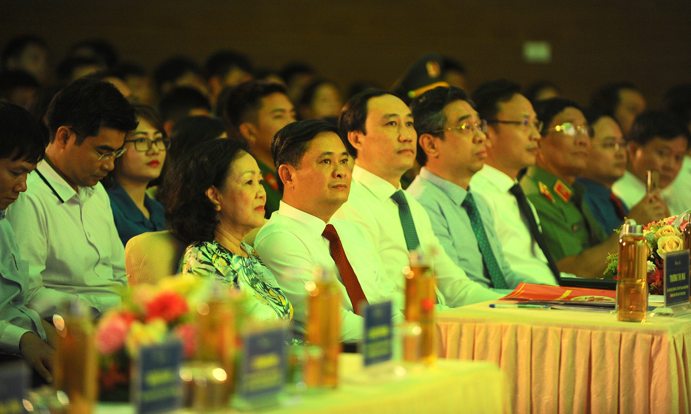 Toàn cảnh lễ tuyên dương các điển hình tiên tiến trong học tập và làm theo lời Bác ảnh 2