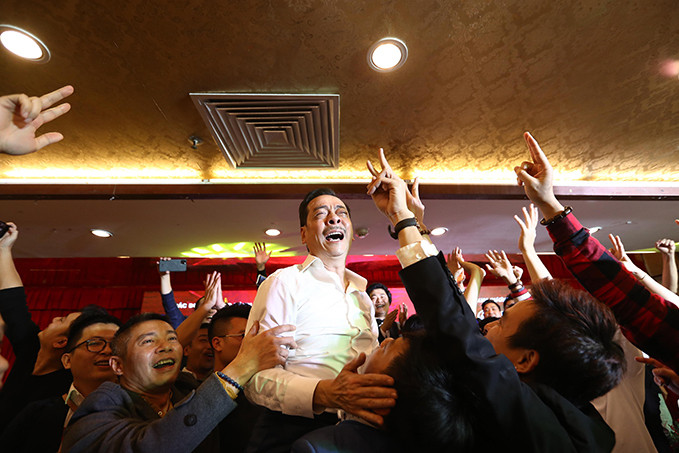 NSND Công Lý bật khóc khi được báo tin NSND Hoàng Dũng ra đi ảnh 1