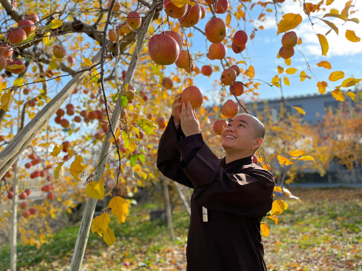 Nhà văn Việt kiều Pháp thắng COVID-19 xuất hiện ở 'Người trở về 2021' phát sau Giao thừa ảnh 3