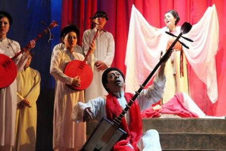 Gia đình chuẩn bị hoa cho khách đến viếng NSND Hoàng Dũng ảnh 2