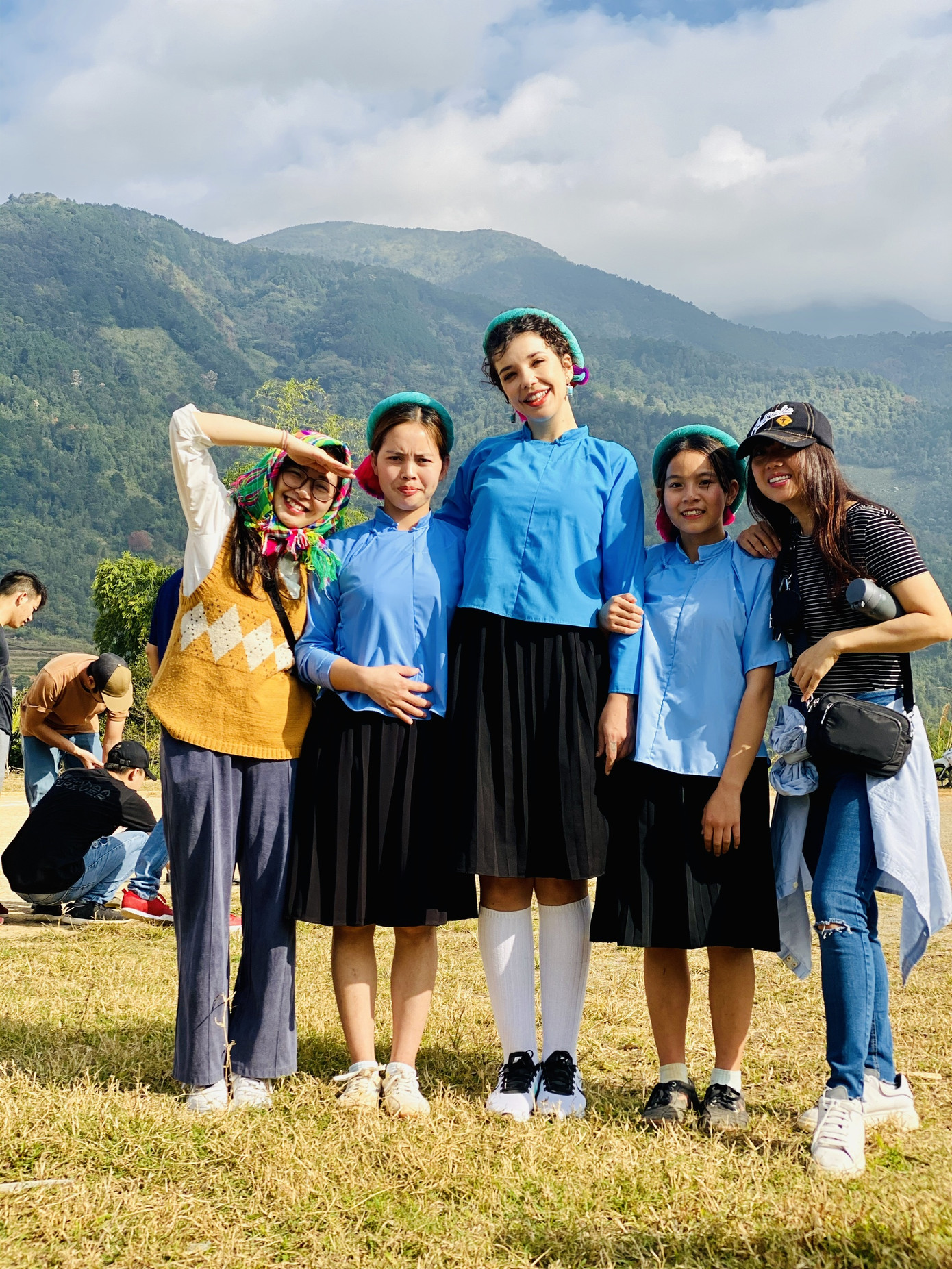 Đen Vâu, hoa hậu H’Hen Niê quay MV trong Đón Tết cùng VTV ảnh 1