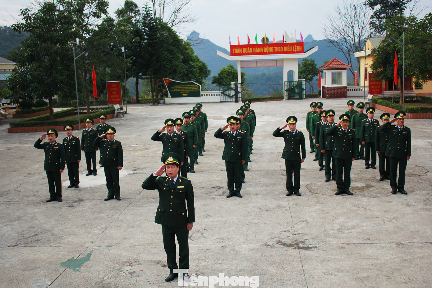 Lễ 'Chào cờ chủ quyền' thiêng liêng ngày đầu năm mới ở nơi biên thùy ảnh 3