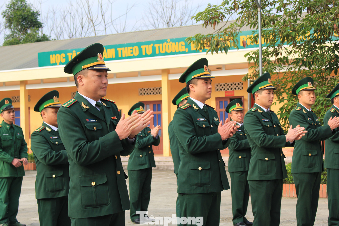Lễ 'Chào cờ chủ quyền' thiêng liêng ngày đầu năm mới ở nơi biên thùy ảnh 8