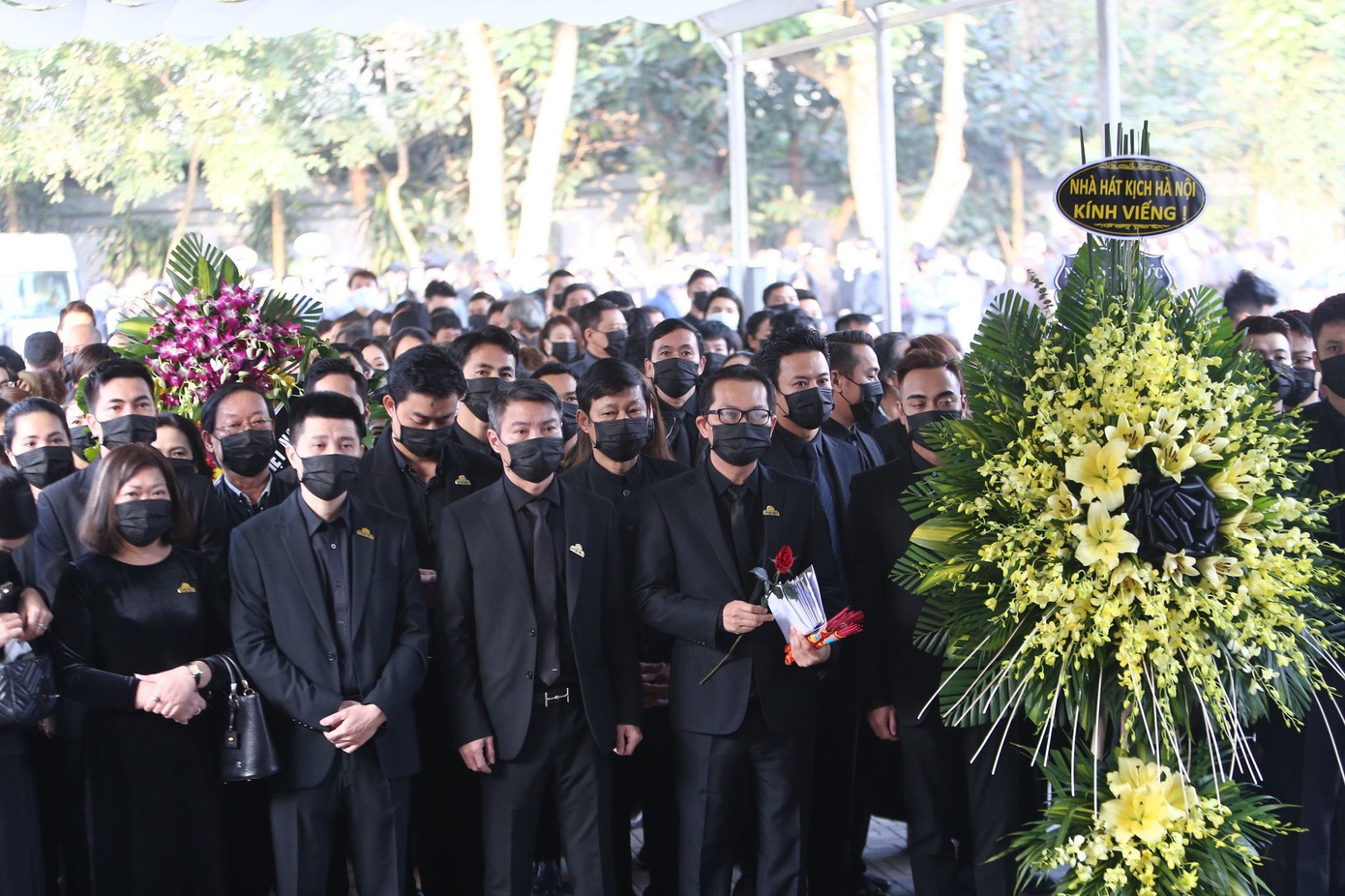 Nghệ sĩ đau buồn lặng đi trong lễ tang NSND Hoàng Dũng ảnh 3