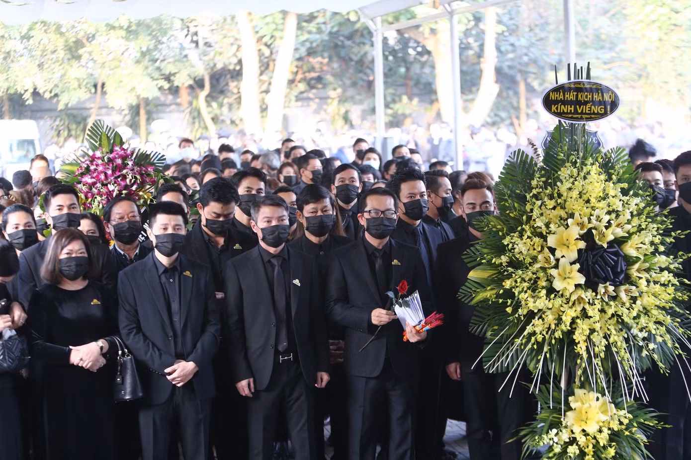 Nghệ sĩ đau buồn lặng đi trong lễ tang NSND Hoàng Dũng ảnh 3