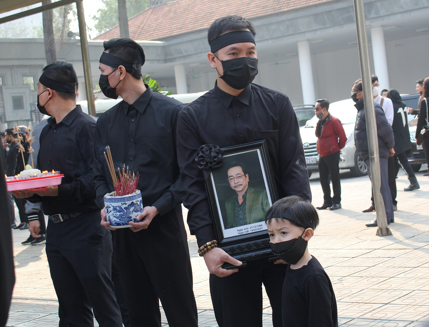 Nghệ sĩ đau buồn lặng đi trong lễ tang NSND Hoàng Dũng ảnh 15