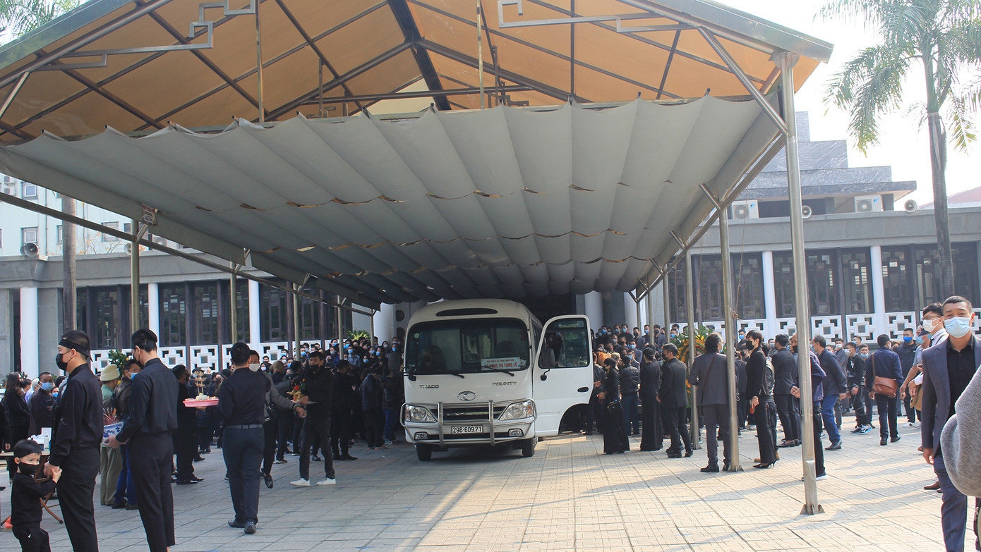 Nghệ sĩ đau buồn lặng đi trong lễ tang NSND Hoàng Dũng ảnh 14