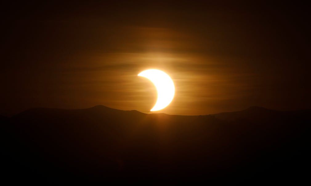 Người dân khắp thế giới hào hứng xem nhật thực hình khuyên ảnh 1