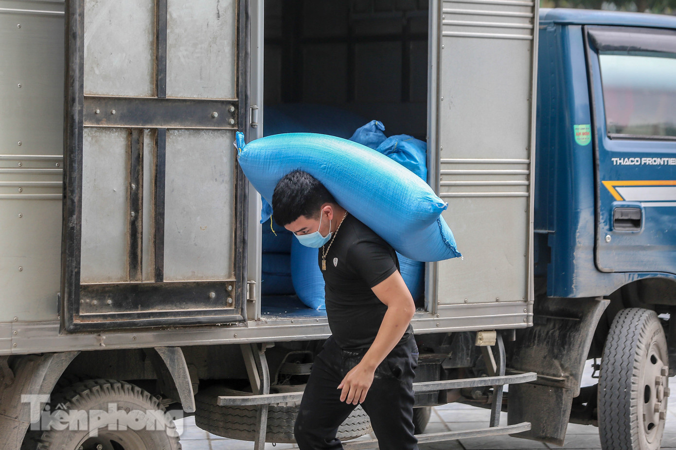 Cây 'ATM gạo' miễn phí cho người nghèo đầu tiên tại Hà Nội ảnh 15