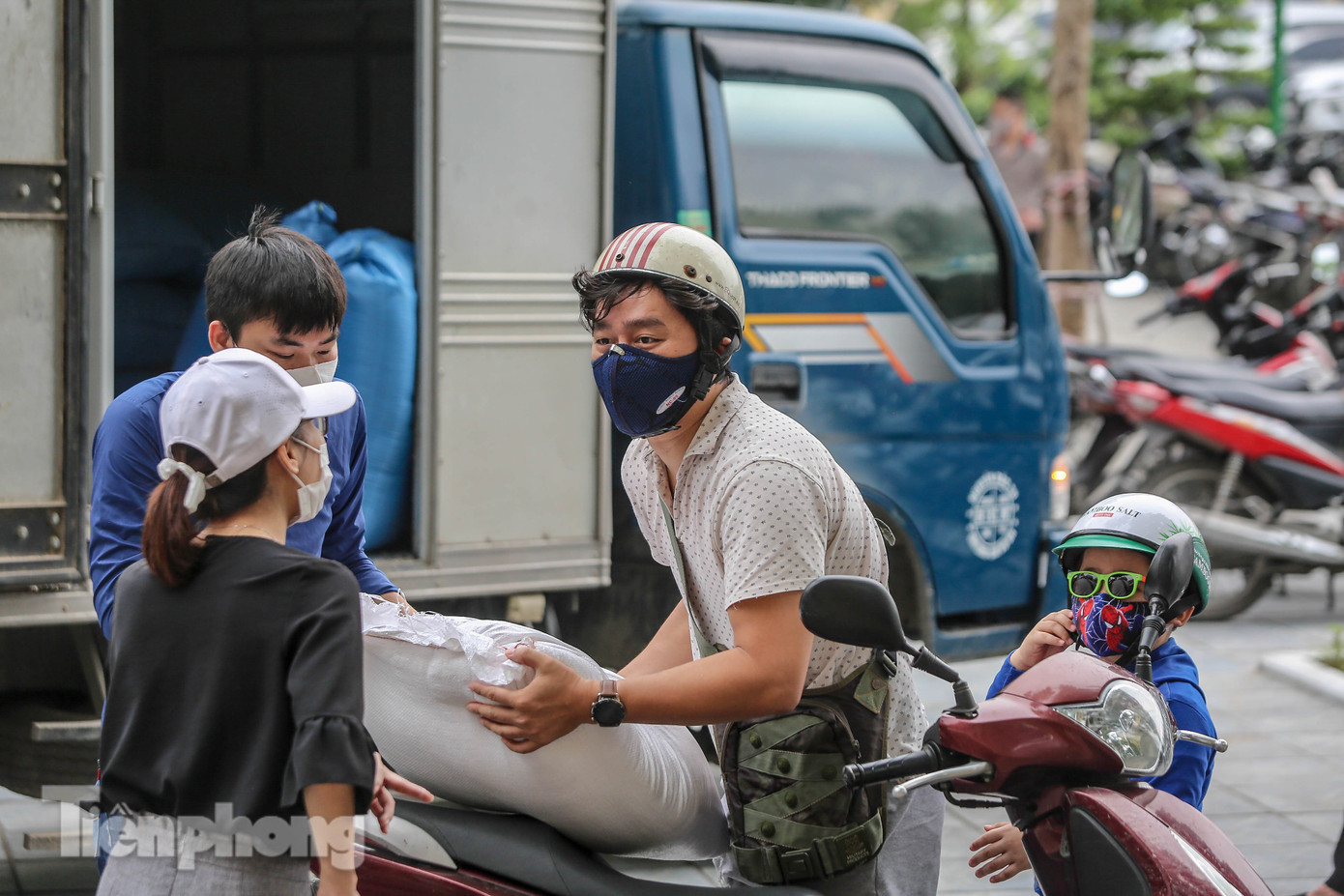 Cây 'ATM gạo' miễn phí cho người nghèo đầu tiên tại Hà Nội ảnh 17