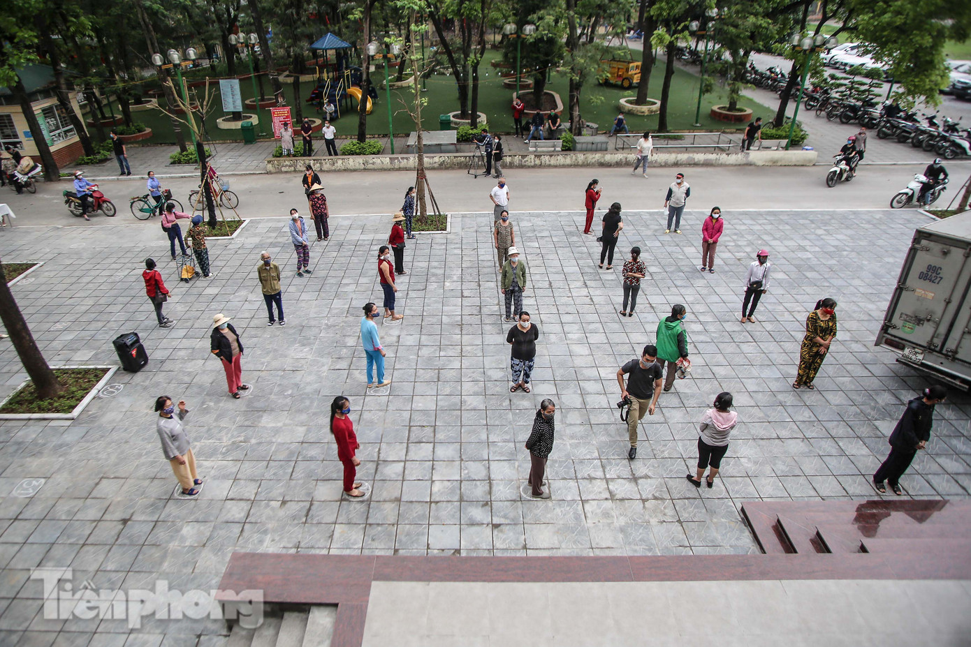 Cây 'ATM gạo' miễn phí cho người nghèo đầu tiên tại Hà Nội ảnh 1