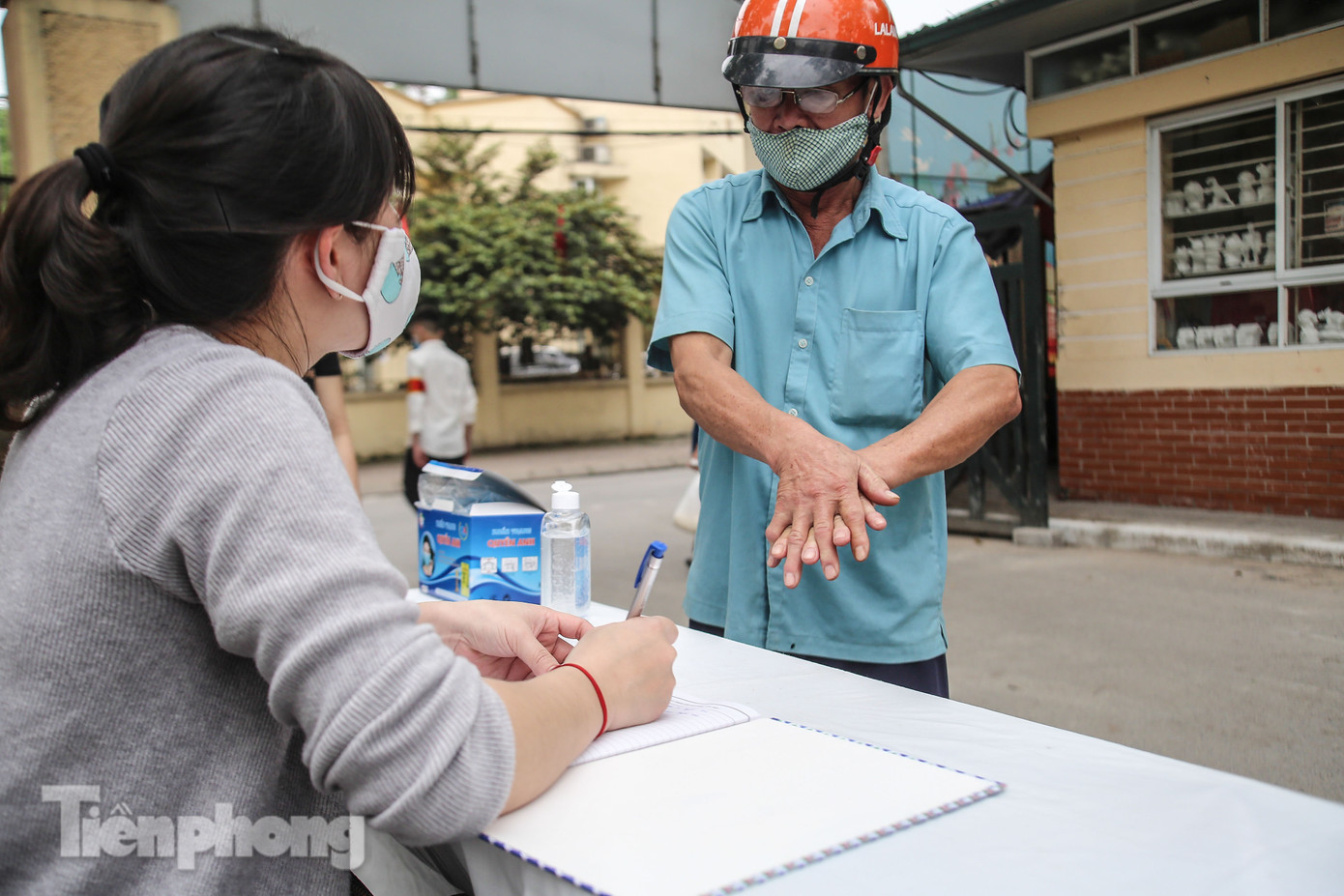 Cây 'ATM gạo' miễn phí cho người nghèo đầu tiên tại Hà Nội ảnh 5