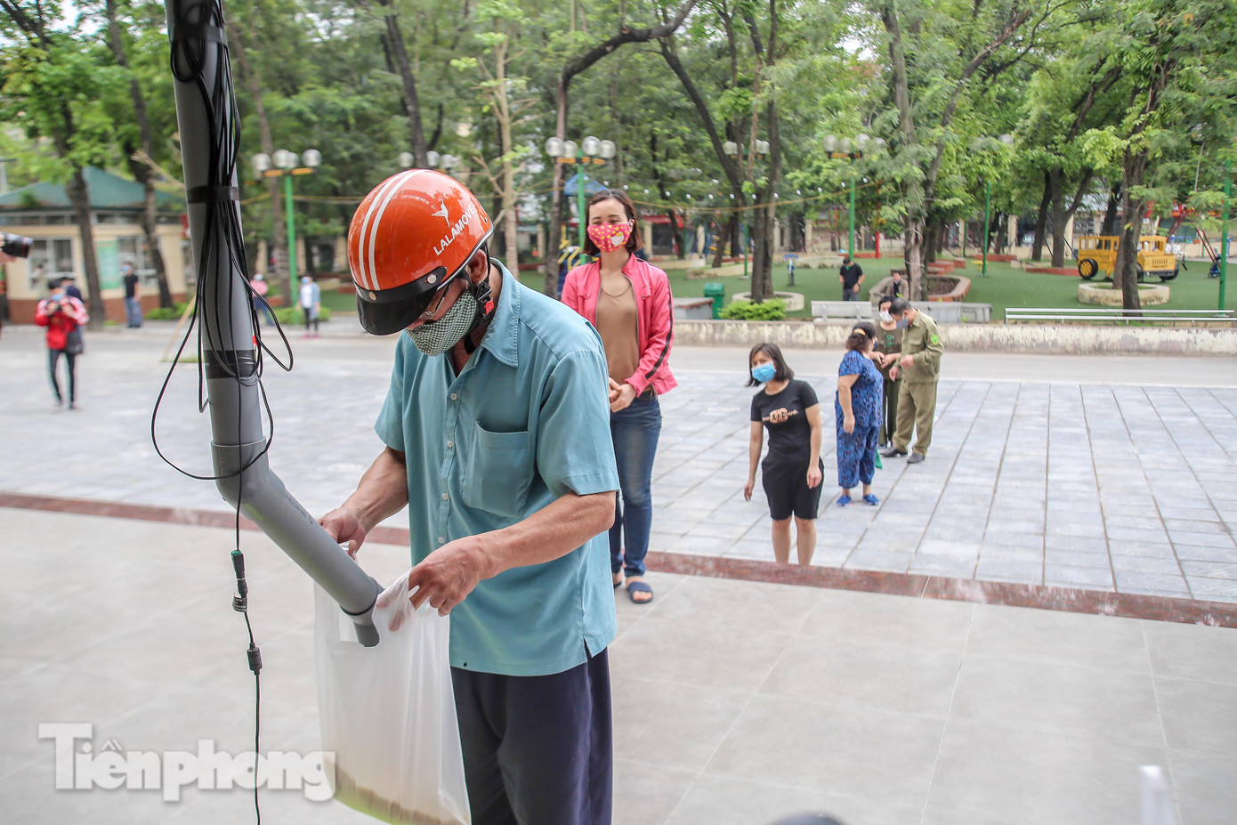 Cây 'ATM gạo' miễn phí cho người nghèo đầu tiên tại Hà Nội ảnh 6