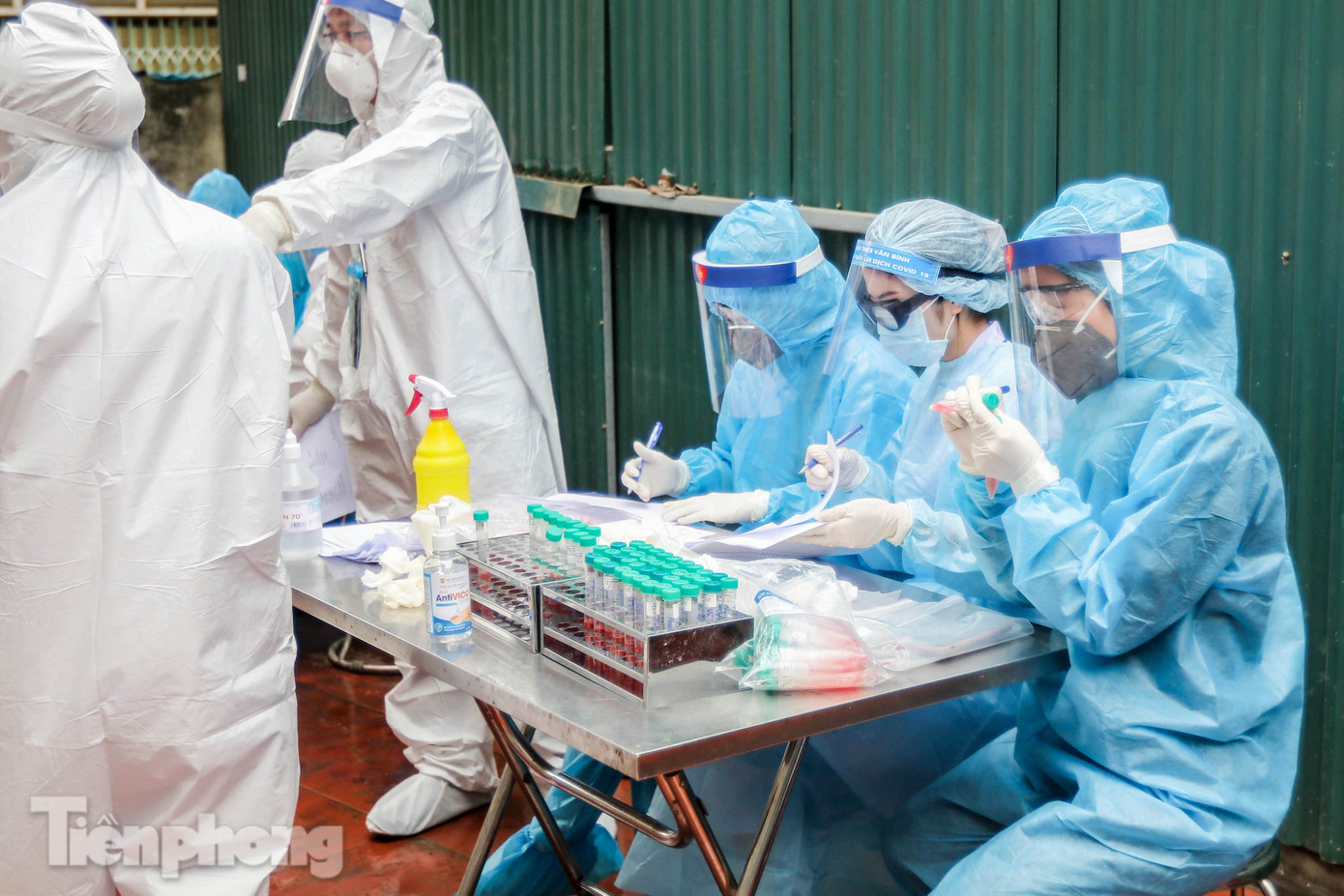 Xét nghiệm cho hơn 1.300 người liên quan đến bệnh nhân 266 ở Thường Tín ảnh 6