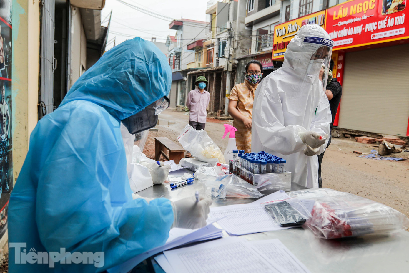 Xét nghiệm cho hơn 1.300 người liên quan đến bệnh nhân 266 ở Thường Tín ảnh 1