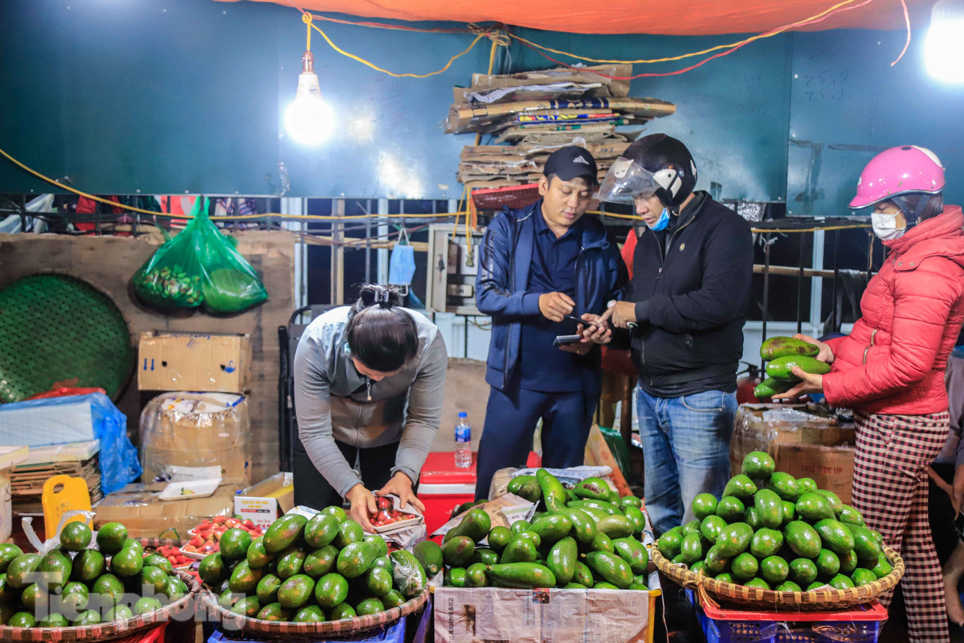 Chợ đêm Hà Nội sau 'cách ly': Nơi nhộn nhịp, nơi vắng ngắt ảnh 5