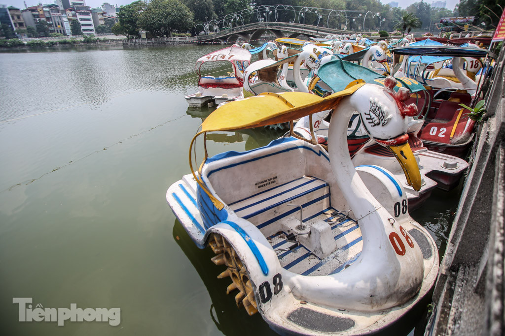 Di tích, công viên Hà Nội vẫn 'ngủ yên' trong dịp nghỉ lễ 30/4 ảnh 15