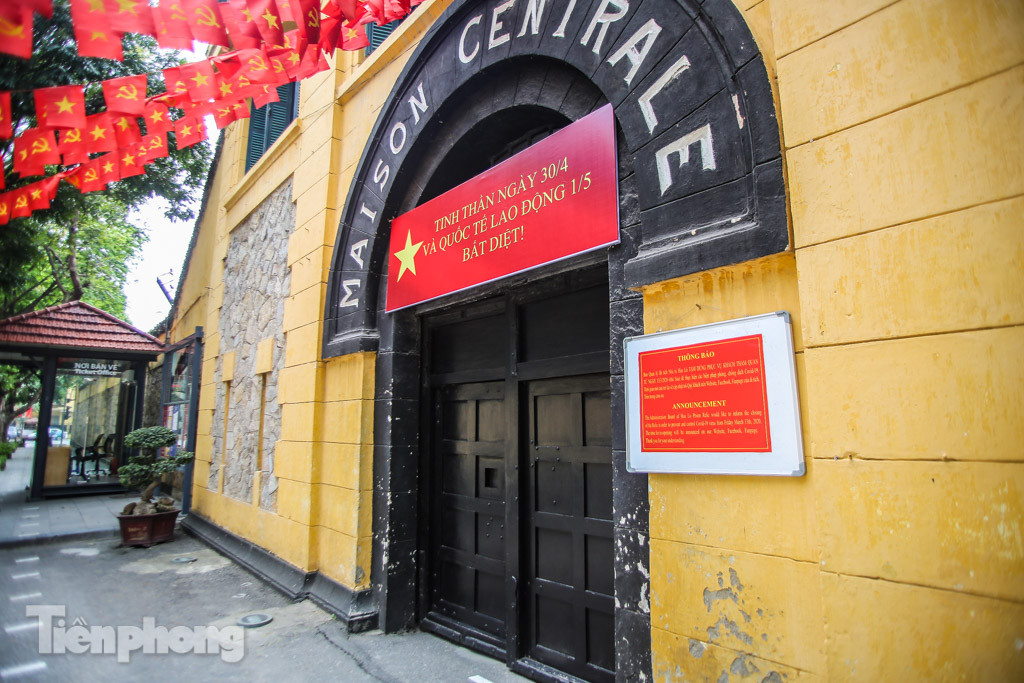 Di tích, công viên Hà Nội vẫn 'ngủ yên' trong dịp nghỉ lễ 30/4 ảnh 10