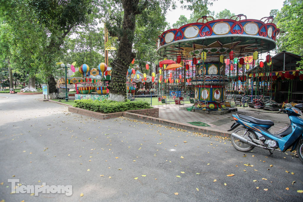 Di tích, công viên Hà Nội vẫn 'ngủ yên' trong dịp nghỉ lễ 30/4 ảnh 16