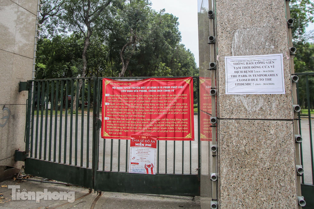 Di tích, công viên Hà Nội vẫn 'ngủ yên' trong dịp nghỉ lễ 30/4 ảnh 12