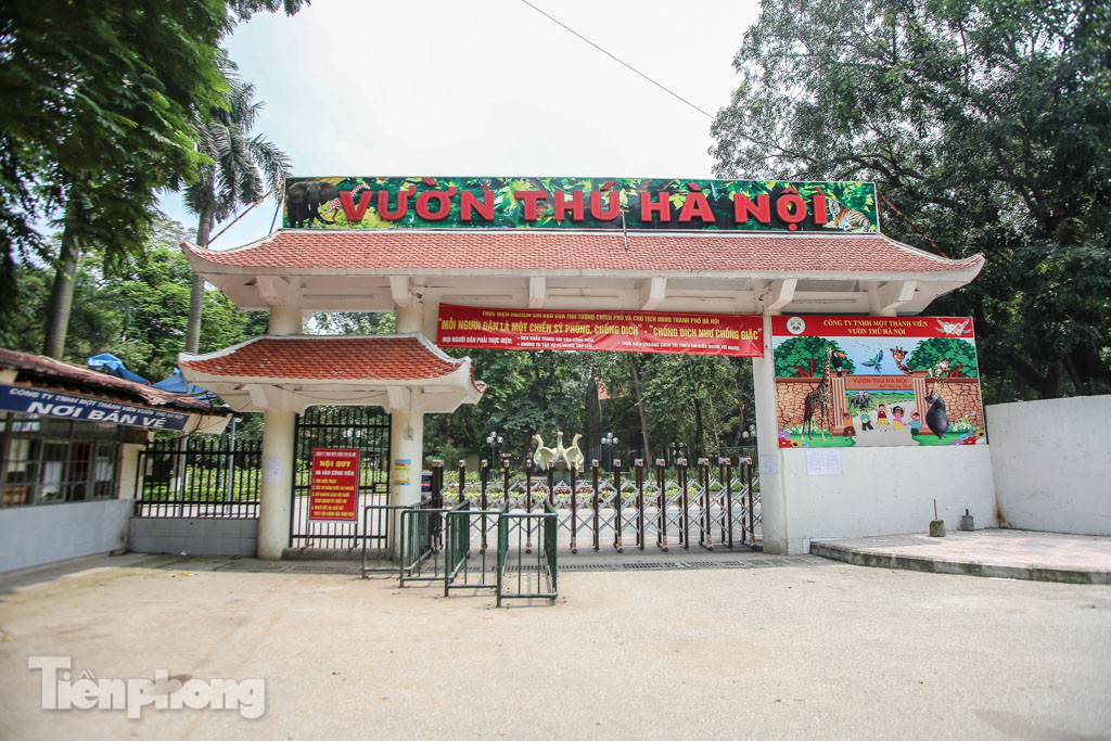 Di tích, công viên Hà Nội vẫn 'ngủ yên' trong dịp nghỉ lễ 30/4 ảnh 14