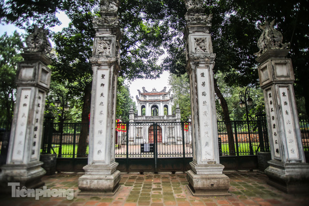 Di tích, công viên Hà Nội vẫn 'ngủ yên' trong dịp nghỉ lễ 30/4 ảnh 1