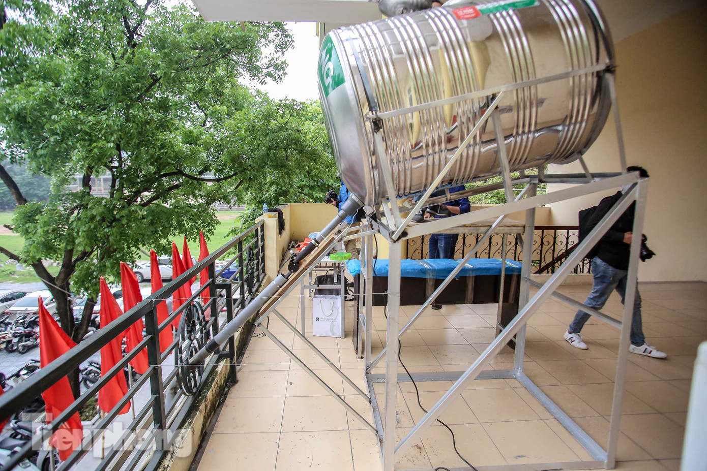 Cây 'ATM gạo' miễn phí cho người nghèo đầu tiên tại Hà Nội ảnh 2