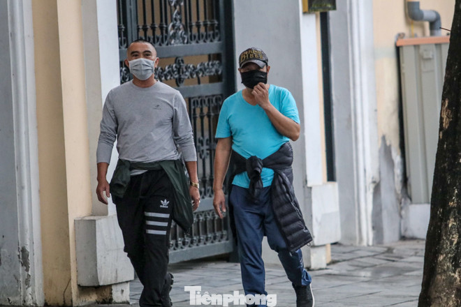 Hà Nội vắng lặng, nhiều người không thuộc diện được ra đường bị nhắc nhở ảnh 5