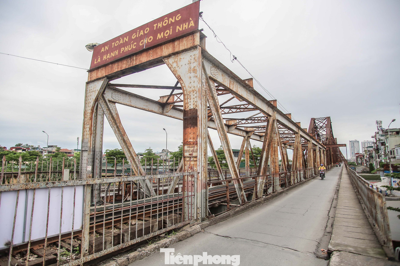 Trầm lắng phố phường Hà Nội sau 4 ngày cách ly toàn xã hội ảnh 5