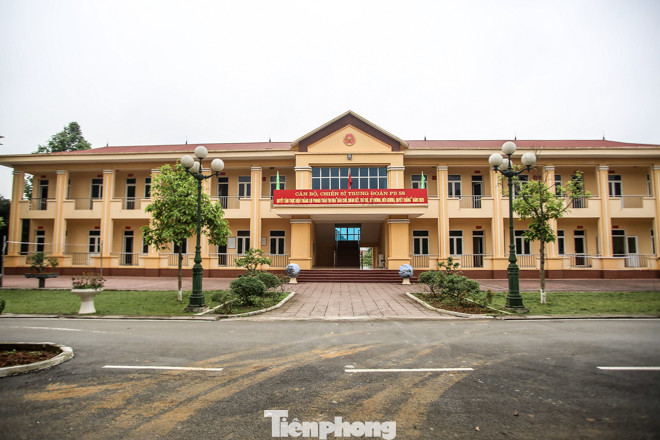 Cán bộ, chiến sĩ khử khuẩn khu cách ly tập trung sẵn sàng đón người về ảnh 1