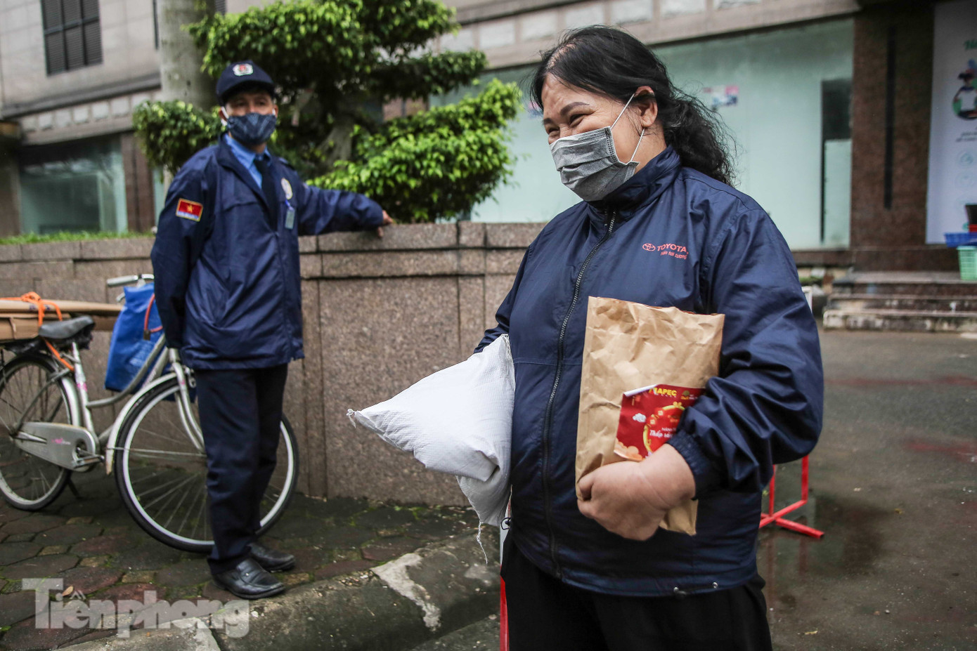 Sau 'ATM gạo', Hà Nội có thêm 'siêu thị 0 đồng' dành cho người nghèo chống COVID-19 ảnh 12