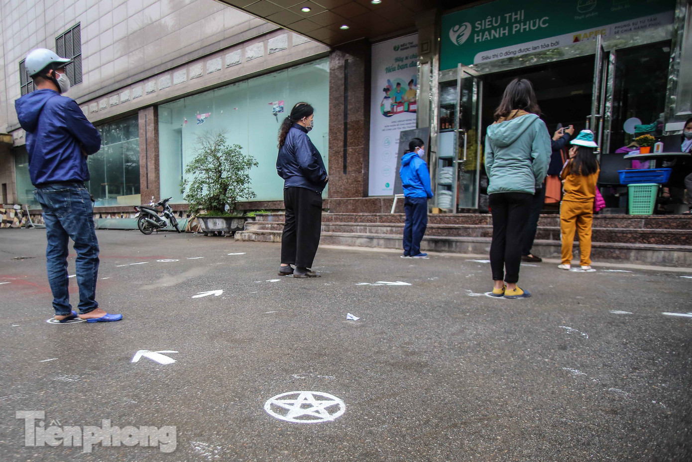 Sau 'ATM gạo', Hà Nội có thêm 'siêu thị 0 đồng' dành cho người nghèo chống COVID-19 ảnh 3