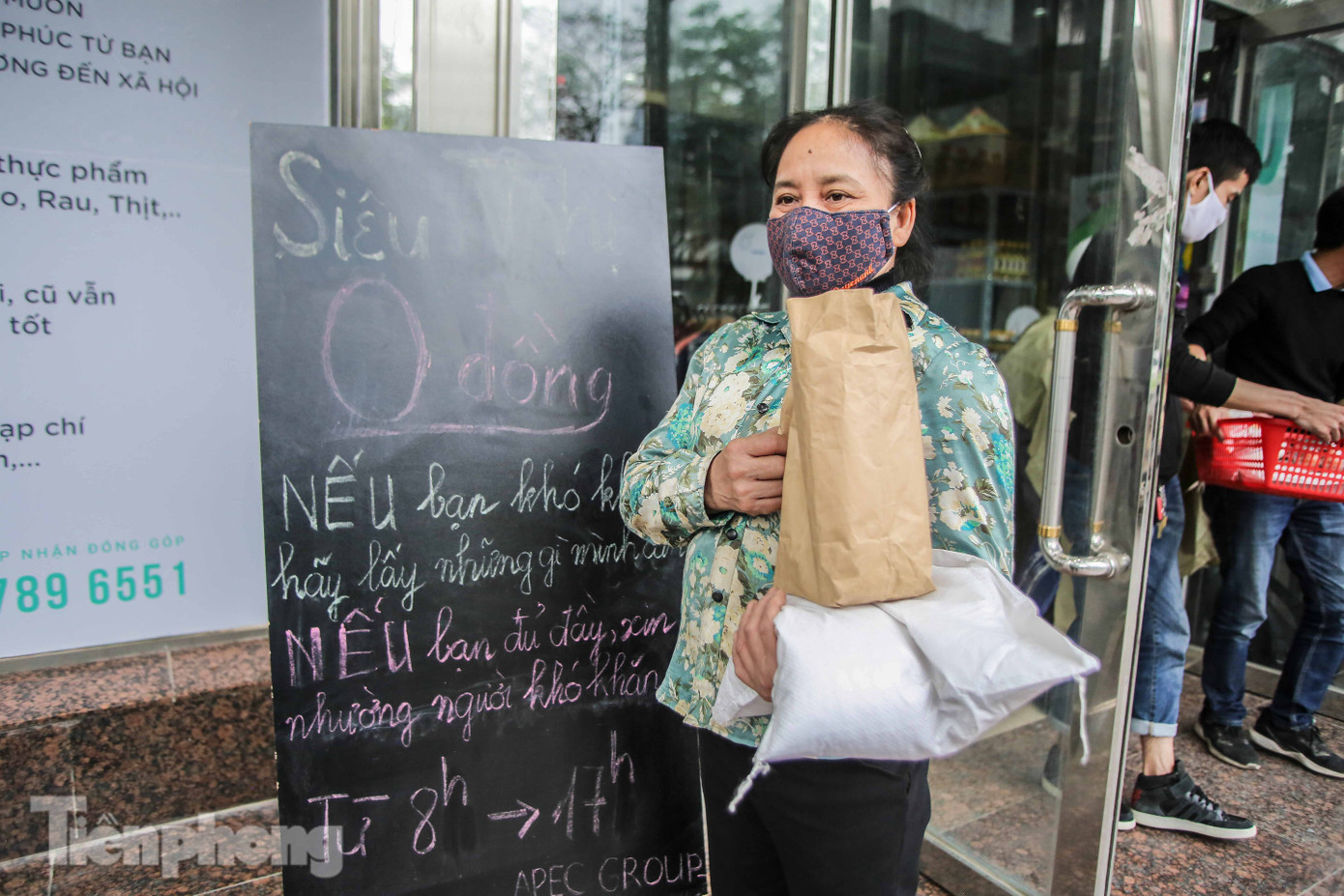 Sau 'ATM gạo', Hà Nội có thêm 'siêu thị 0 đồng' dành cho người nghèo chống COVID-19 ảnh 13