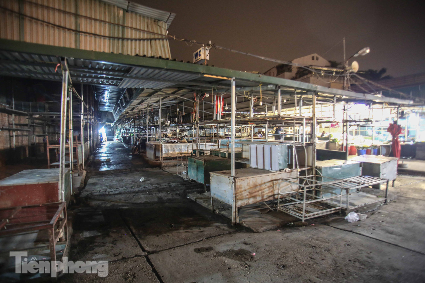 Chợ đêm Hà Nội sau 'cách ly': Nơi nhộn nhịp, nơi vắng ngắt ảnh 9