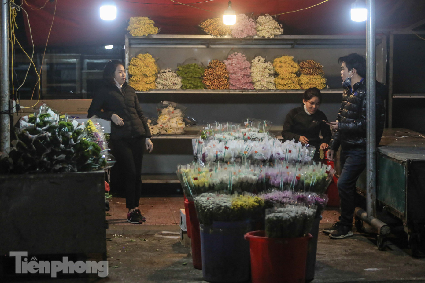 Chợ đêm Hà Nội sau 'cách ly': Nơi nhộn nhịp, nơi vắng ngắt ảnh 10