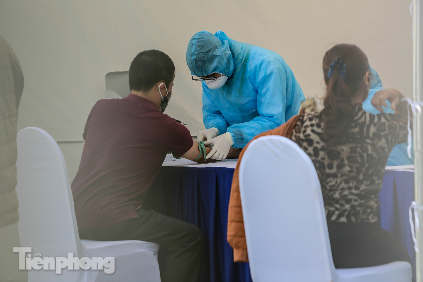 Hà Nội test nhanh người buôn bán hoa tại các khu chợ liên quan đến bệnh nhân 243 ảnh 10