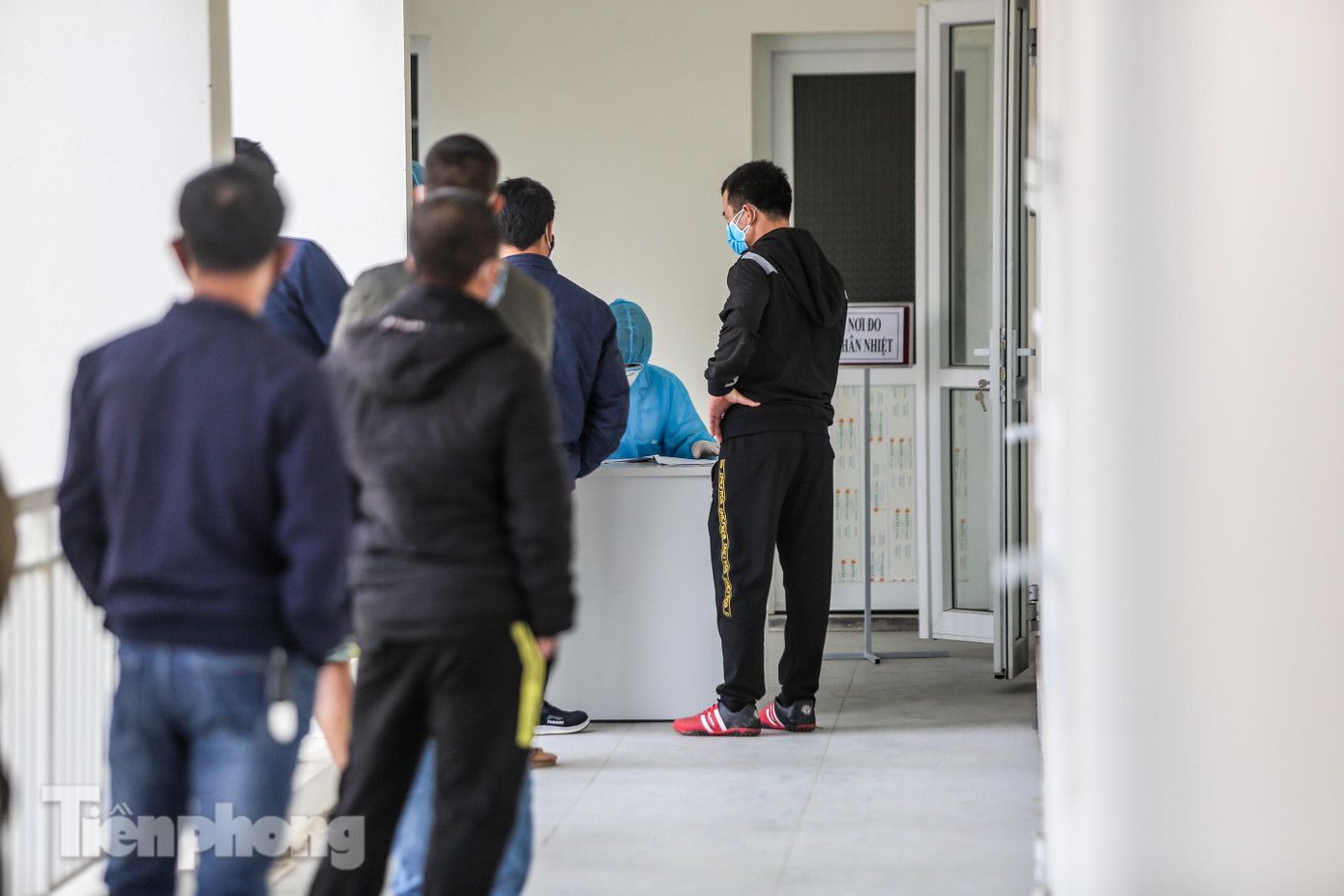 Hà Nội test nhanh người buôn bán hoa tại các khu chợ liên quan đến bệnh nhân 243 ảnh 3