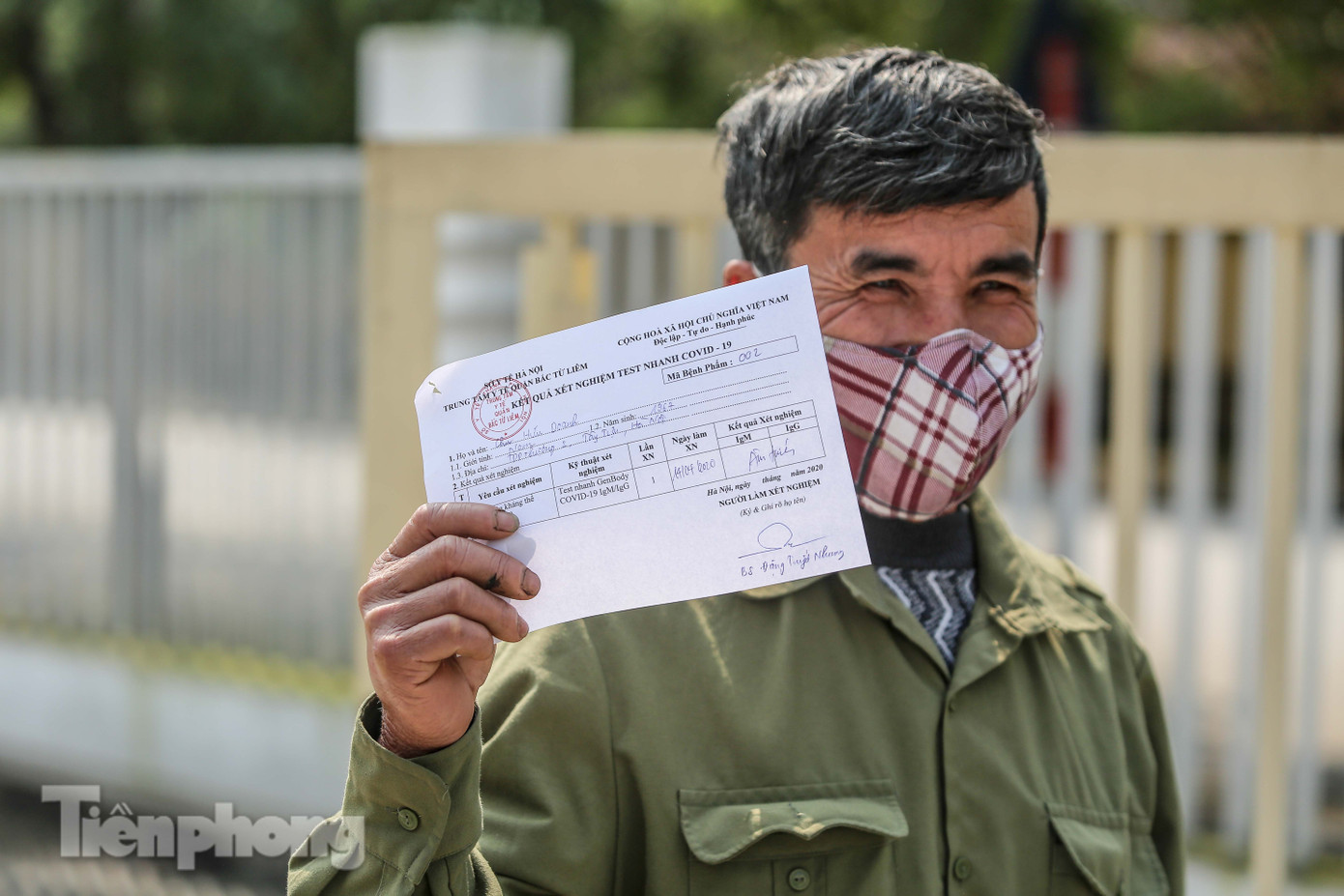 Hà Nội test nhanh người buôn bán hoa tại các khu chợ liên quan đến bệnh nhân 243 ảnh 15