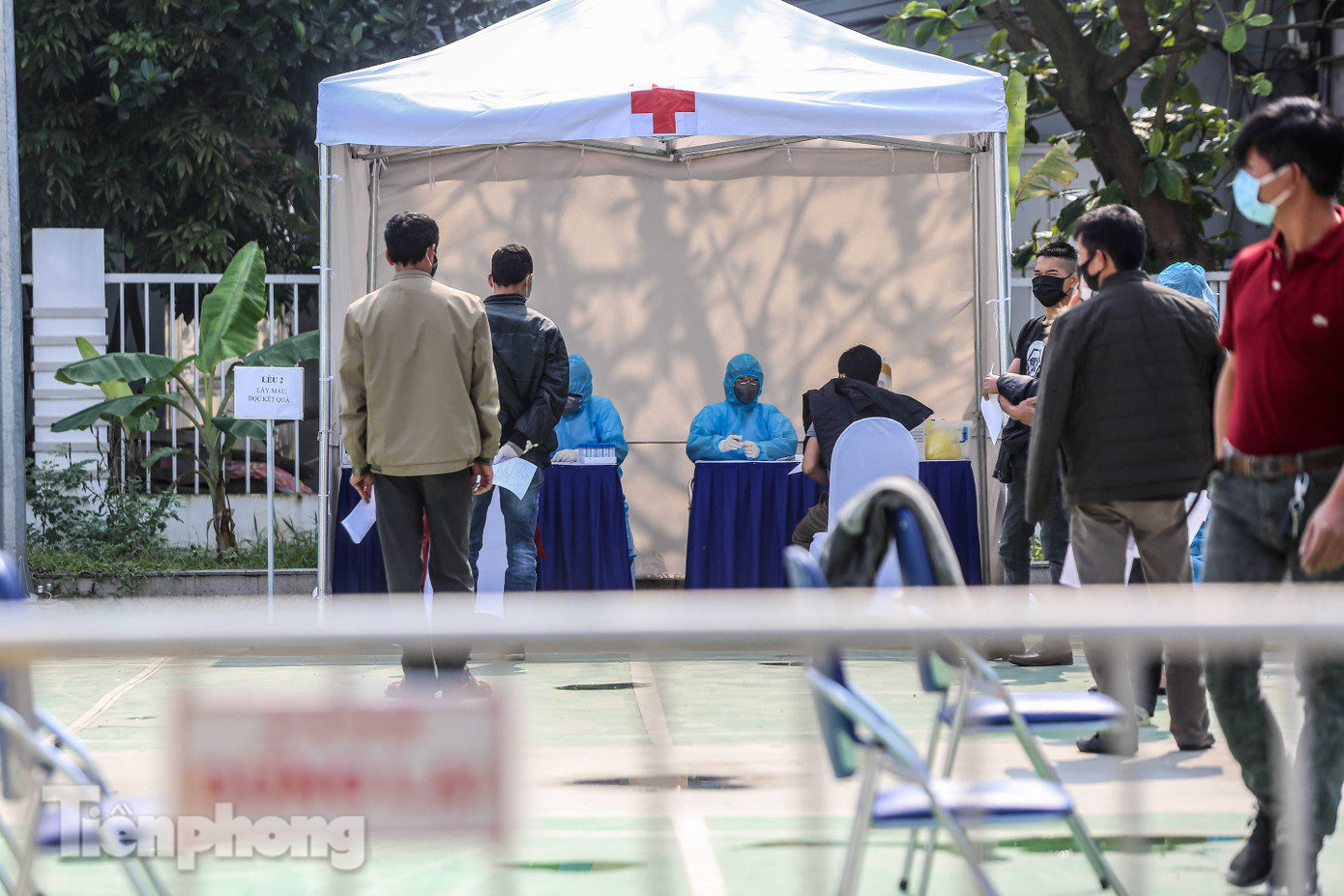 Hà Nội test nhanh người buôn bán hoa tại các khu chợ liên quan đến bệnh nhân 243 ảnh 12