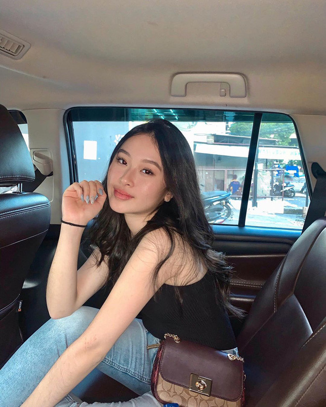 Gái xinh ĐH Yale khoe cả thùng huy chương, giấy khen và bài thi đạt 100 điểm ảnh 9